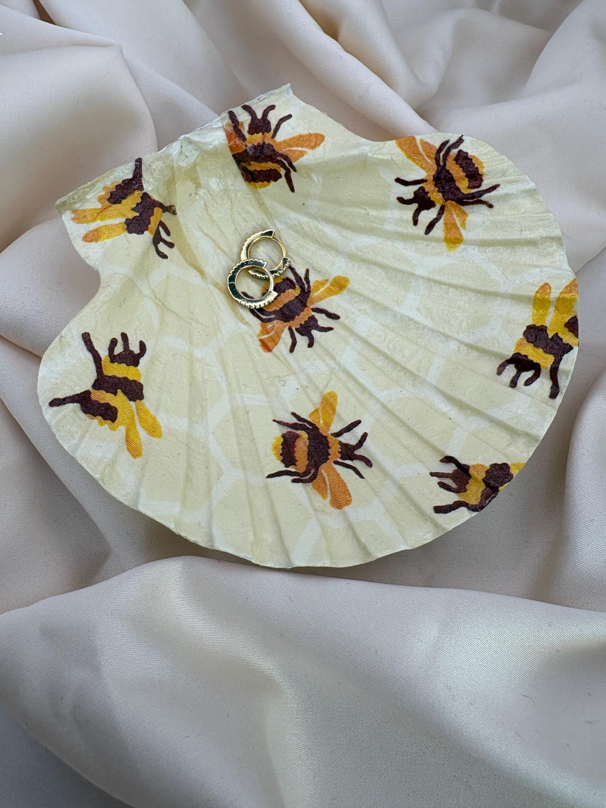 Decoupaged Scallop Shell Ring Dish – Bee Pattern, Pearl Feet Holder - Bee Lover Gift