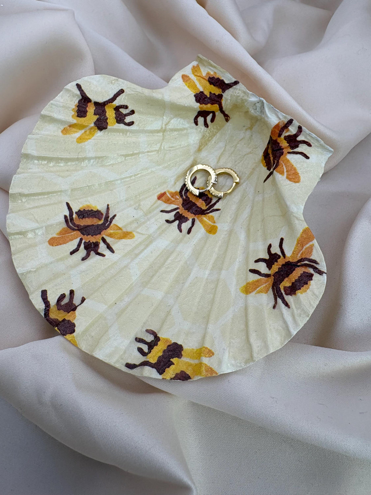 Decoupaged Scallop Shell Ring Dish – Bee Pattern, Pearl Feet Holder - Bee Lover Gift