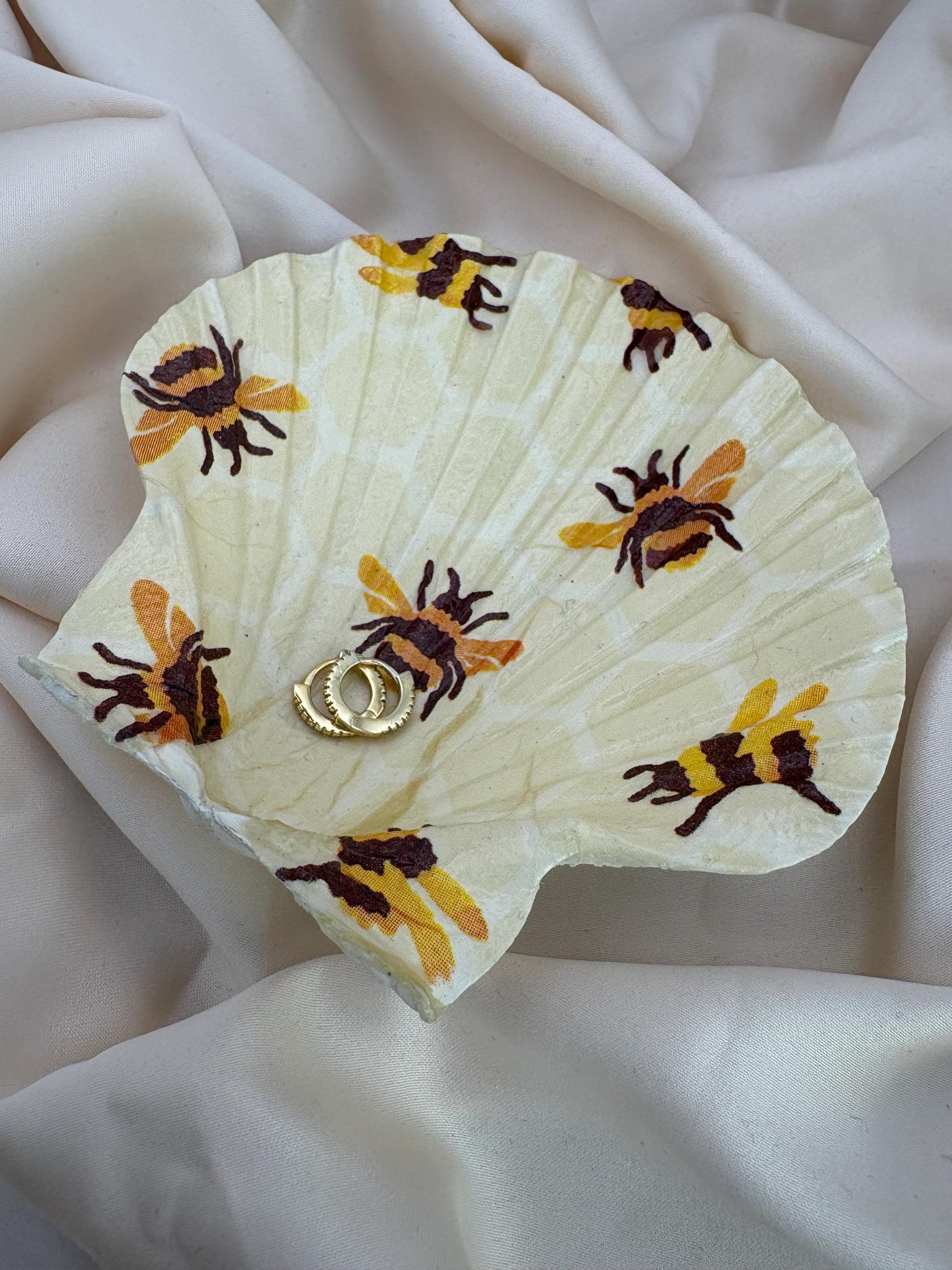 Decoupaged Scallop Shell Ring Dish – Bee Pattern, Pearl Feet Holder - Bee Lover Gift