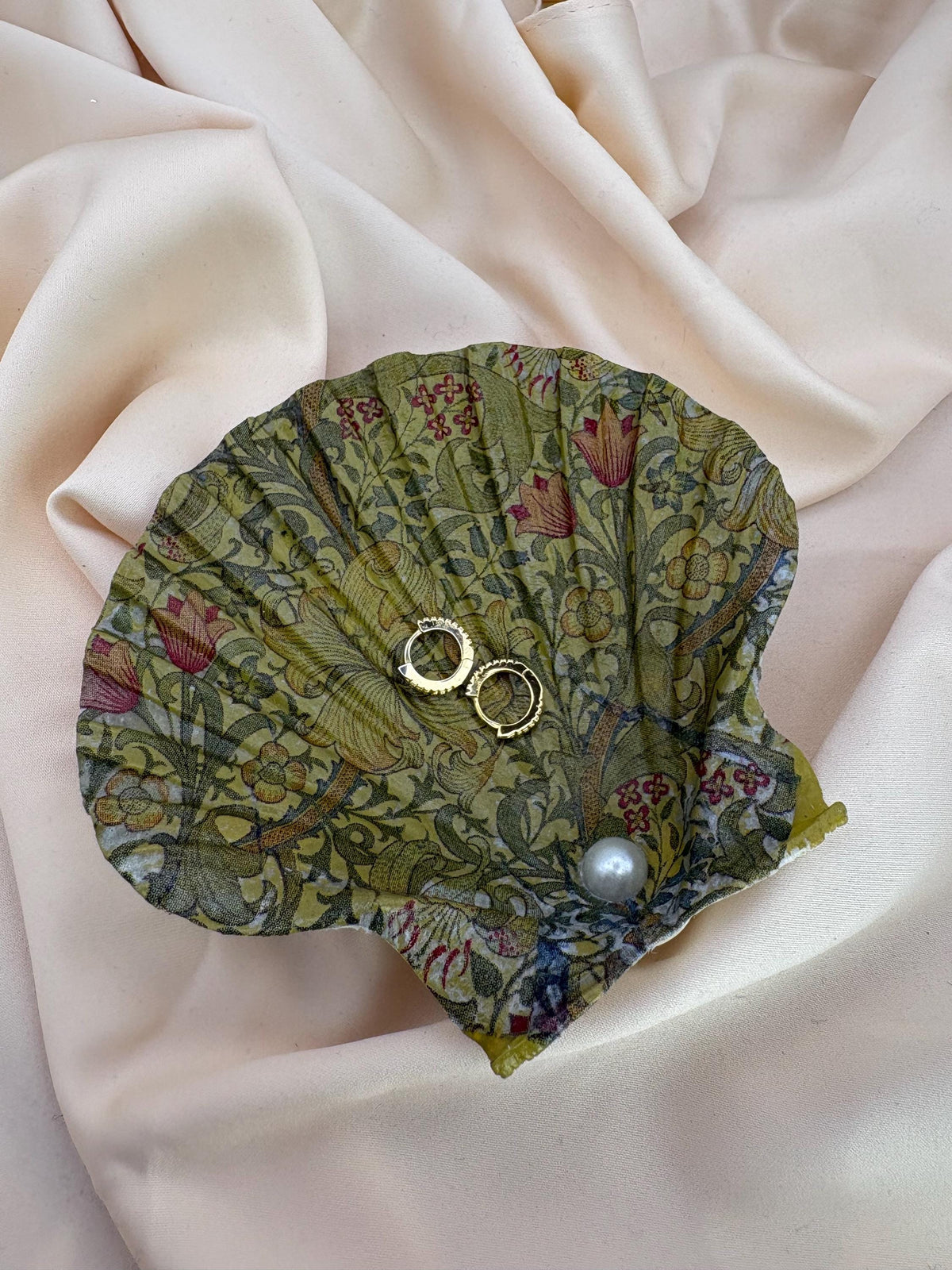 Floral Scallop Trinket Shell Ring Dish - Khaki