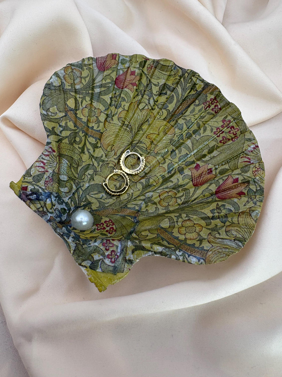 Floral Scallop Trinket Shell Ring Dish - Khaki