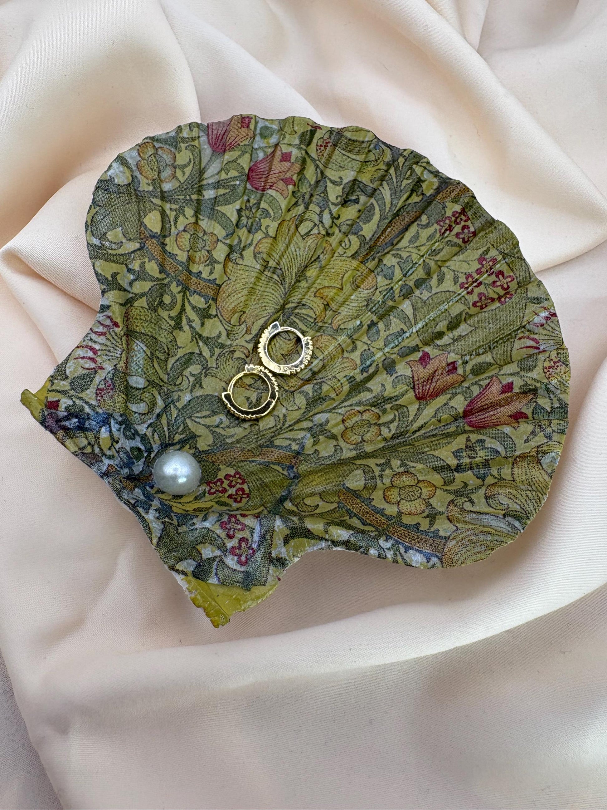 Floral Scallop Trinket Shell Ring Dish - Khaki