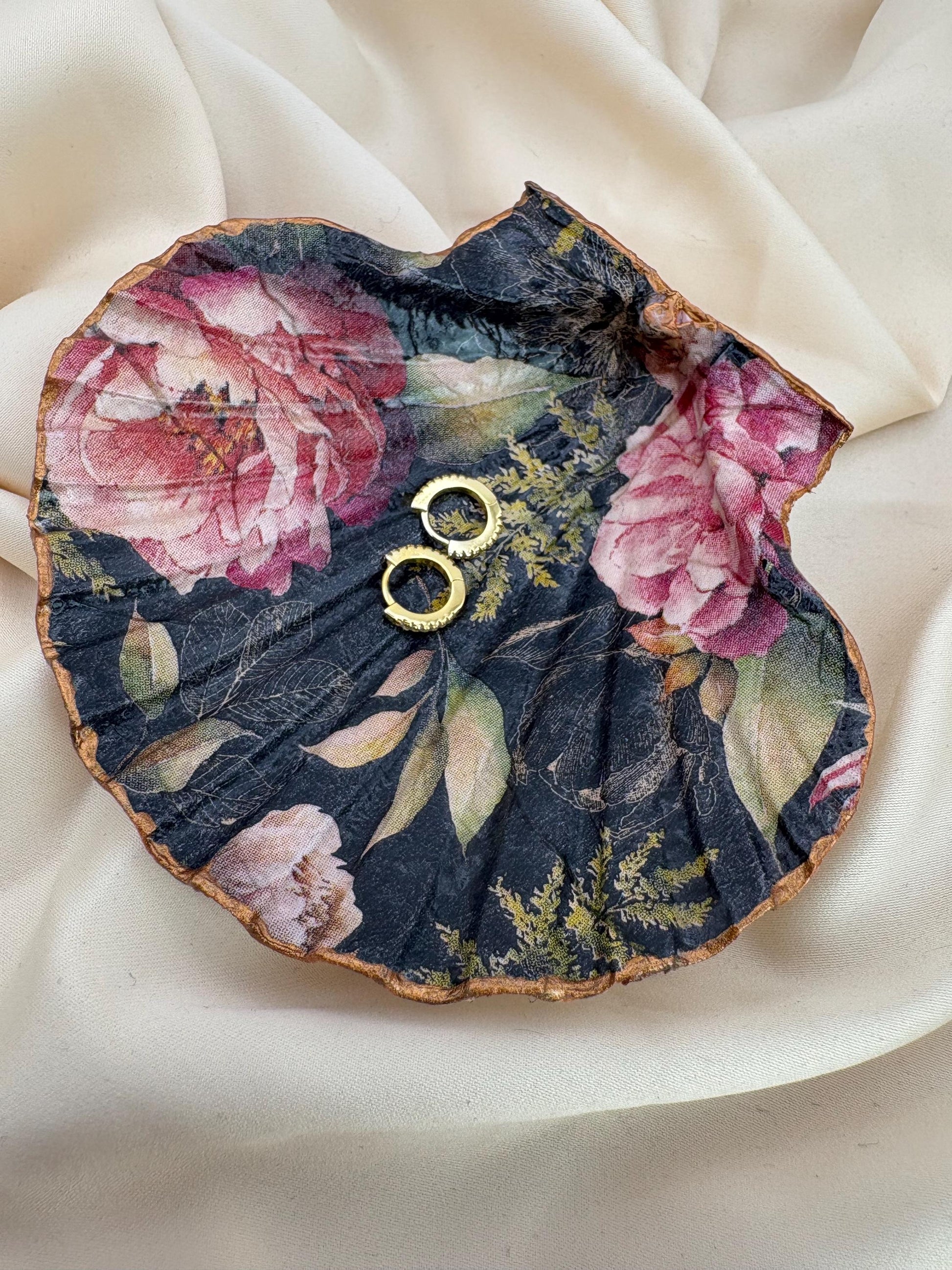 Floral Scallop Trinket Shell Ring Dish - Black/Pink