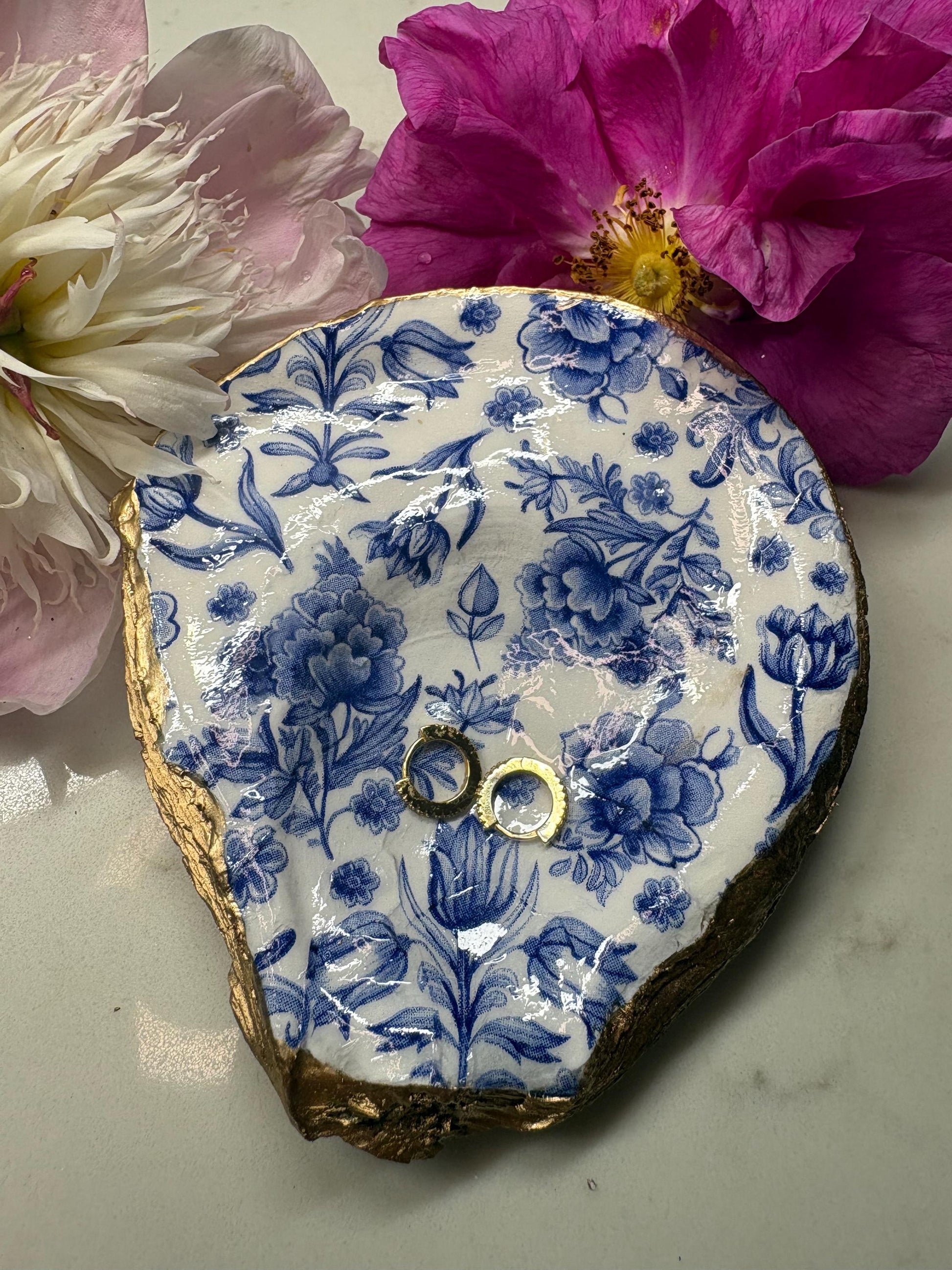 Blue Toile Oyster Shell Ring Dish | Gold Edge Trinket Holder