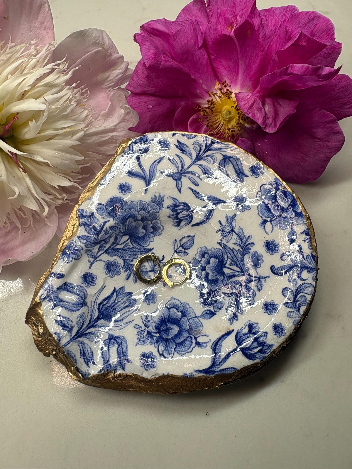 Blue Toile Oyster Shell Ring Dish | Gold Edge Trinket Holder