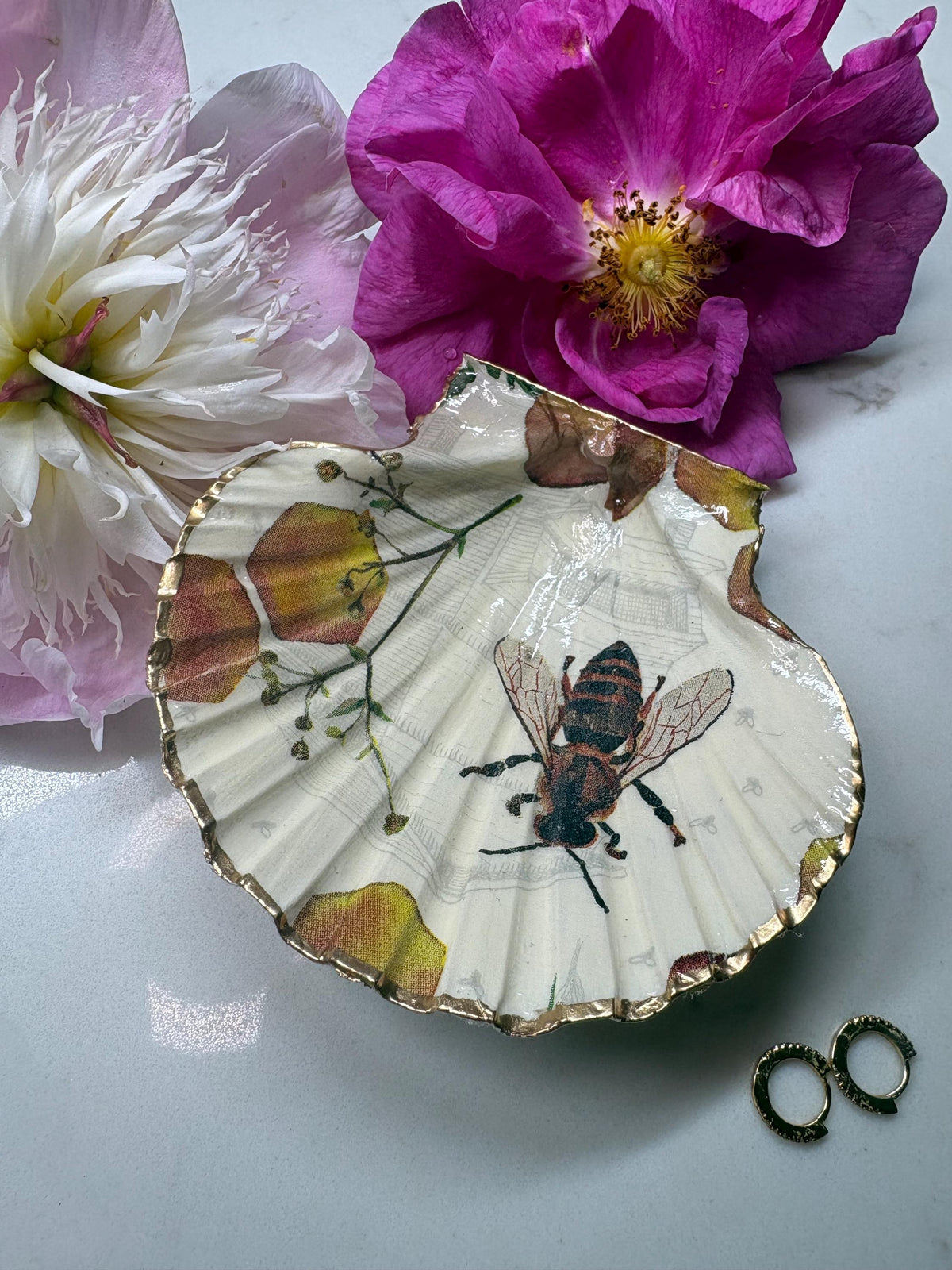 Honey Bee Botanical Scallop Shell Trinket Dish | Gold Rimmed Jewellery Holder