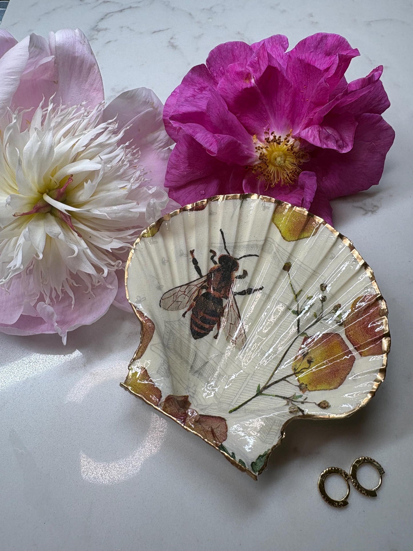 Honey Bee Botanical Scallop Shell Trinket Dish | Gold Rimmed Jewellery Holder