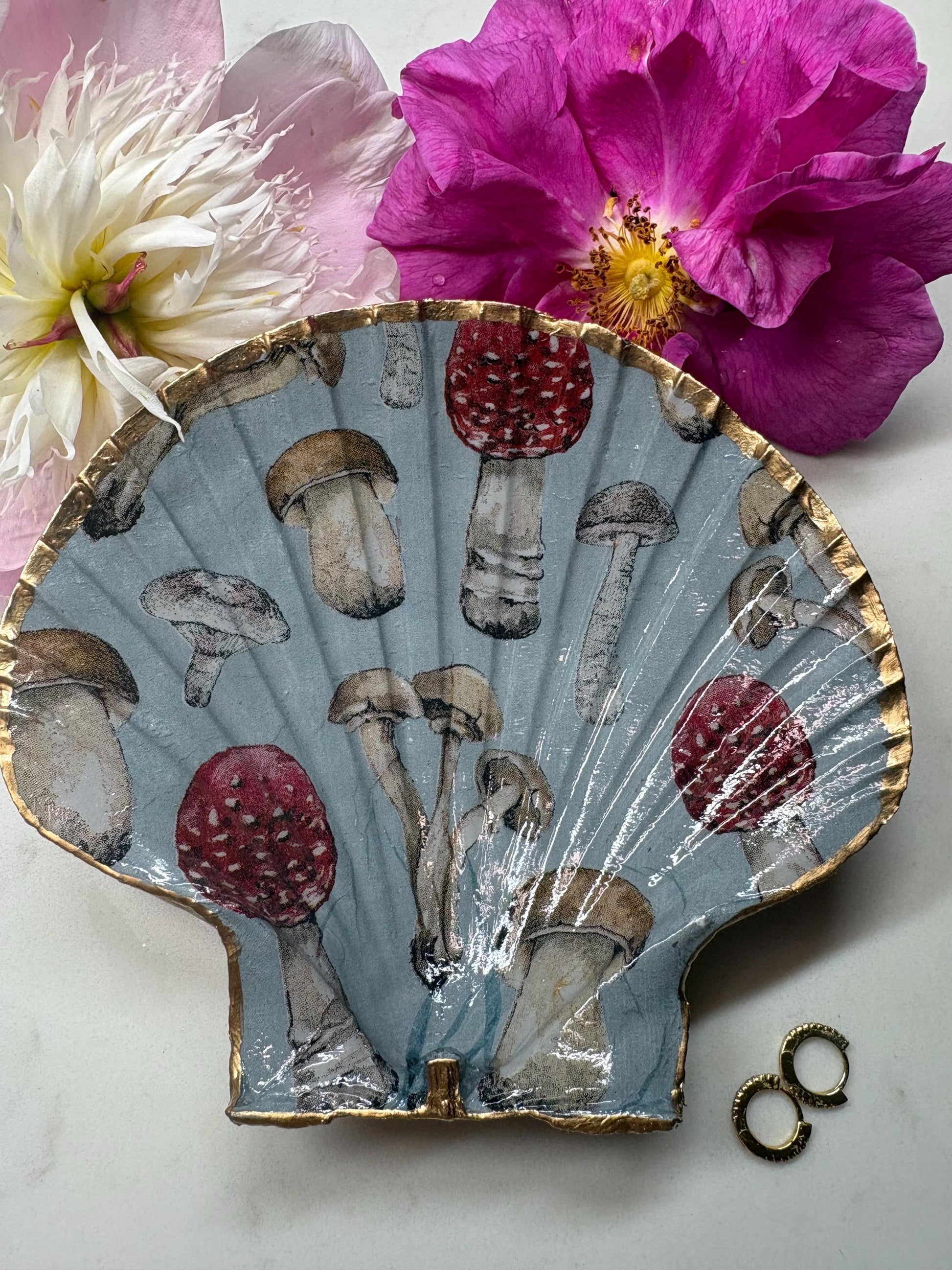 Mushroom Decoupage Scallop Shell Trinket Dish | Vintage Botanical Jewellery Holder