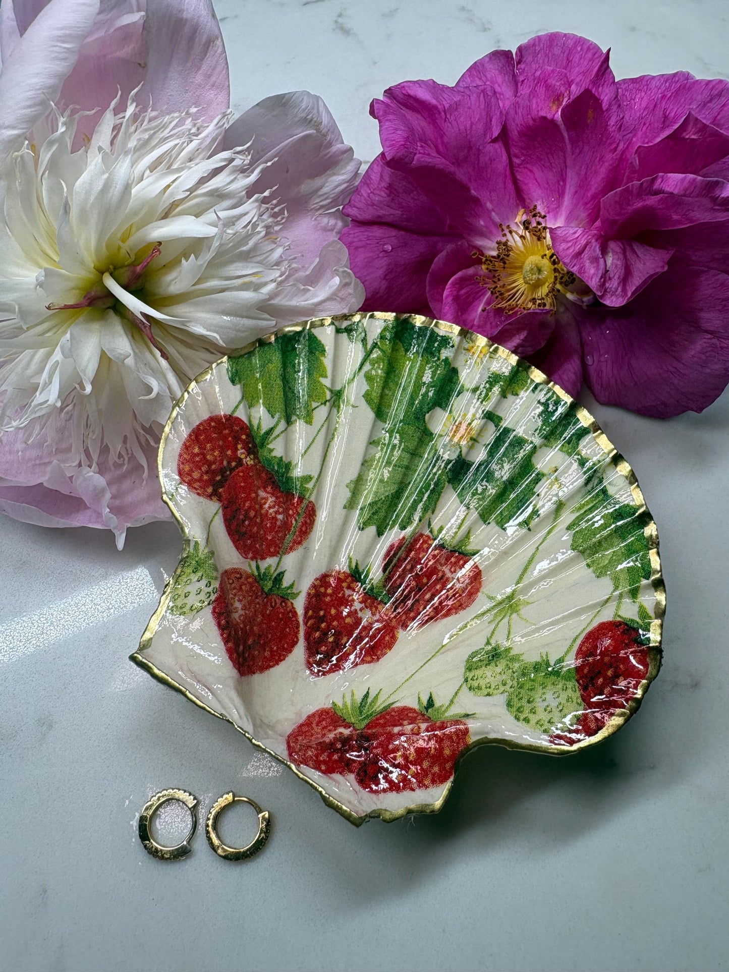 Wild Strawberry Scallop Shell Dish | Botanical Trinket Holder, Gold Edge