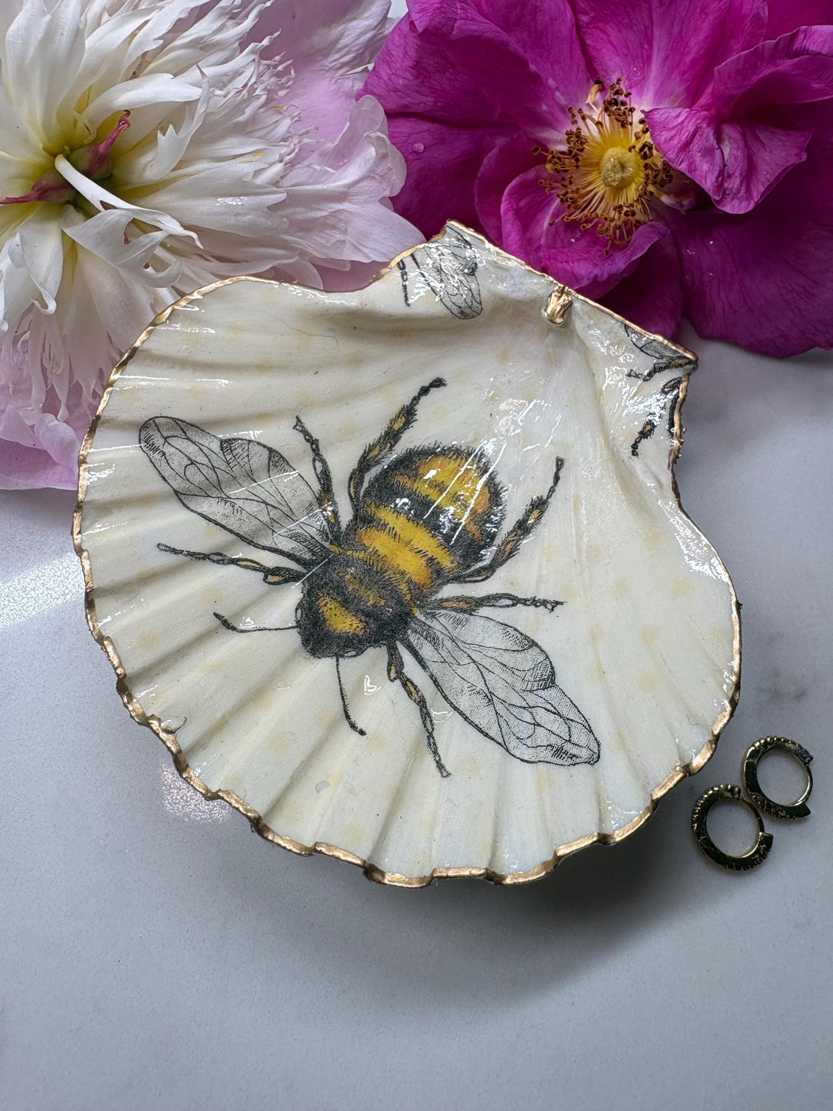 Bumblebee Scallop Shell Trinket Dish | Gold Gilded Edge Ring Holder