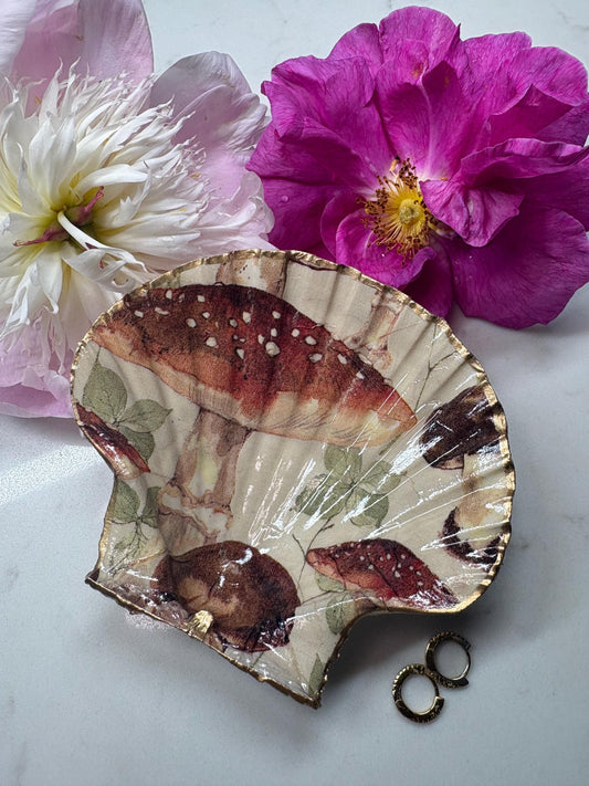 Mushroom Botanical Scallop Shell Ring Dish | Gold Gilded Trinket Holder