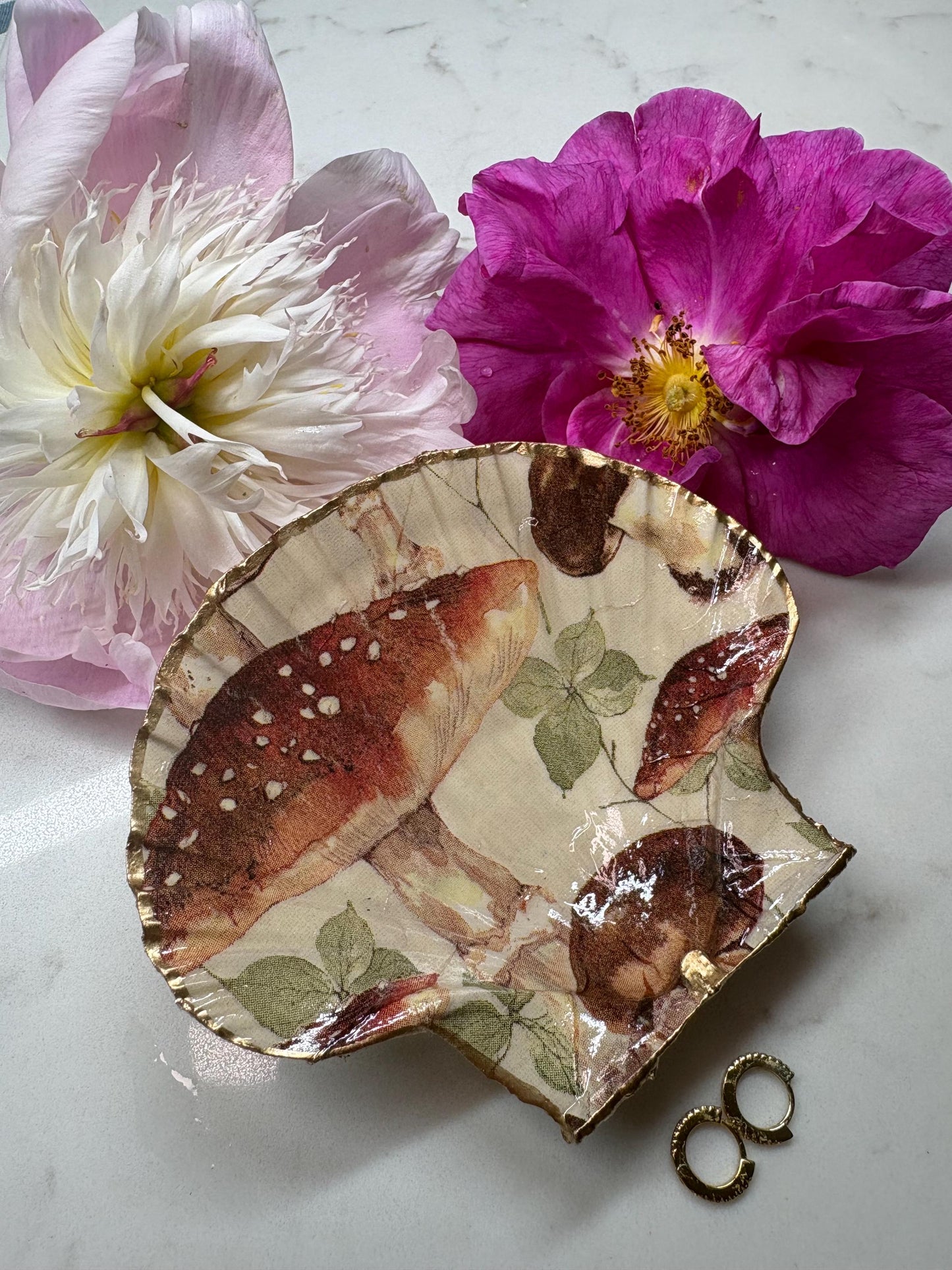 Mushroom Botanical Scallop Shell Ring Dish | Gold Gilded Trinket Holder