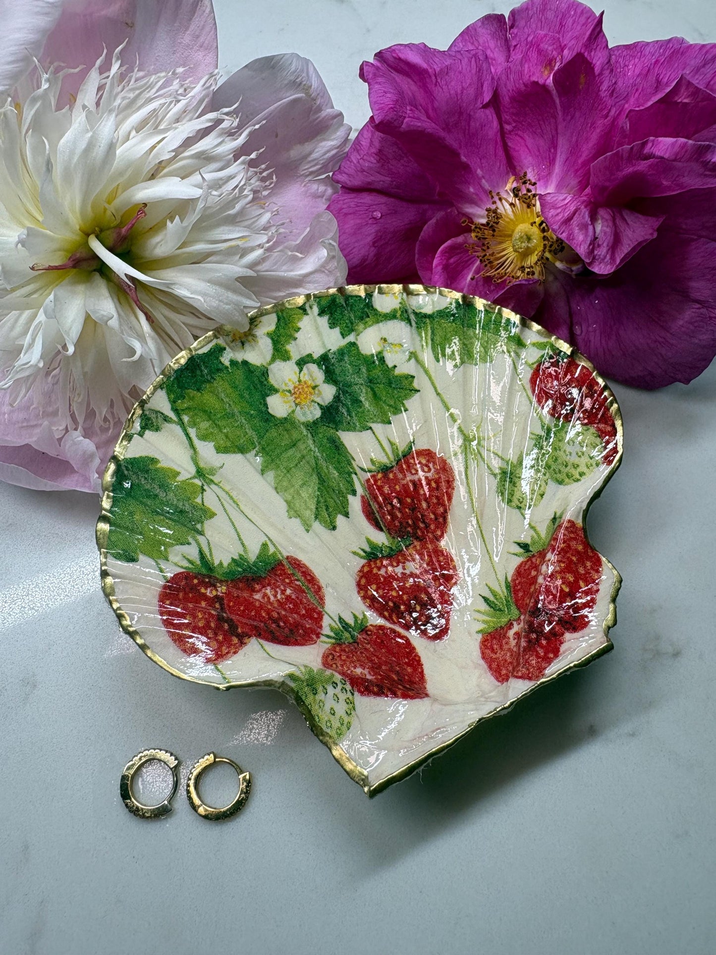 Wild Strawberry Scallop Shell Dish | Botanical Trinket Holder, Gold Edge
